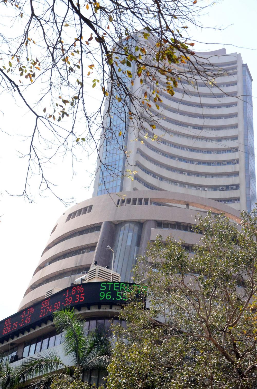 The Weekend Leader - Healthy macros attract equity foreign funds; Sensex mounts 58K-mar